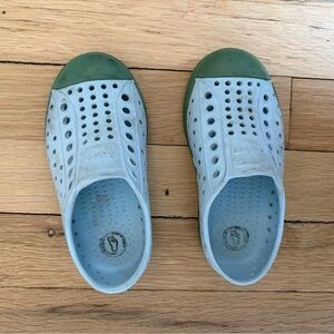 Native Kids' light blue and Green Water Shoes - 8